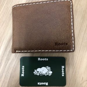 NWT Men’s Leather Roots Wallet
